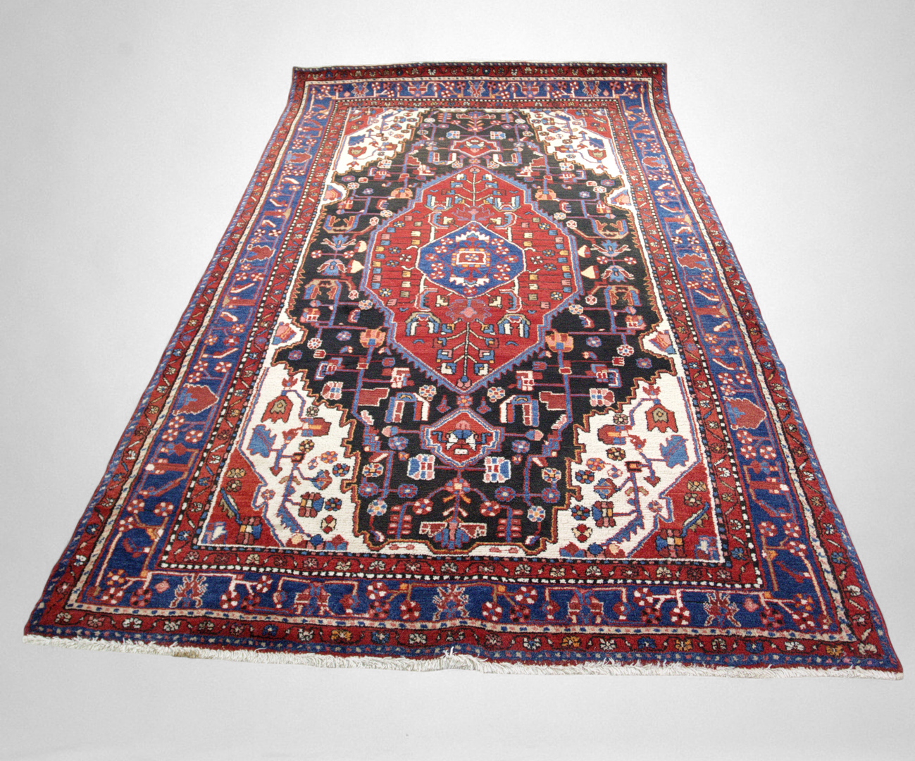 MATTA, "Hamadan", handknuten, ull, ca 300 x 157 cm, Persien.