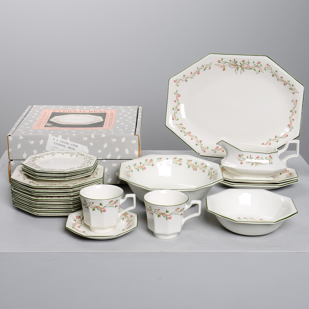 SARINA MASCHERONI. Servis, 27 delar, porslin, "Eternal Beau", Johnson Brothers, England.