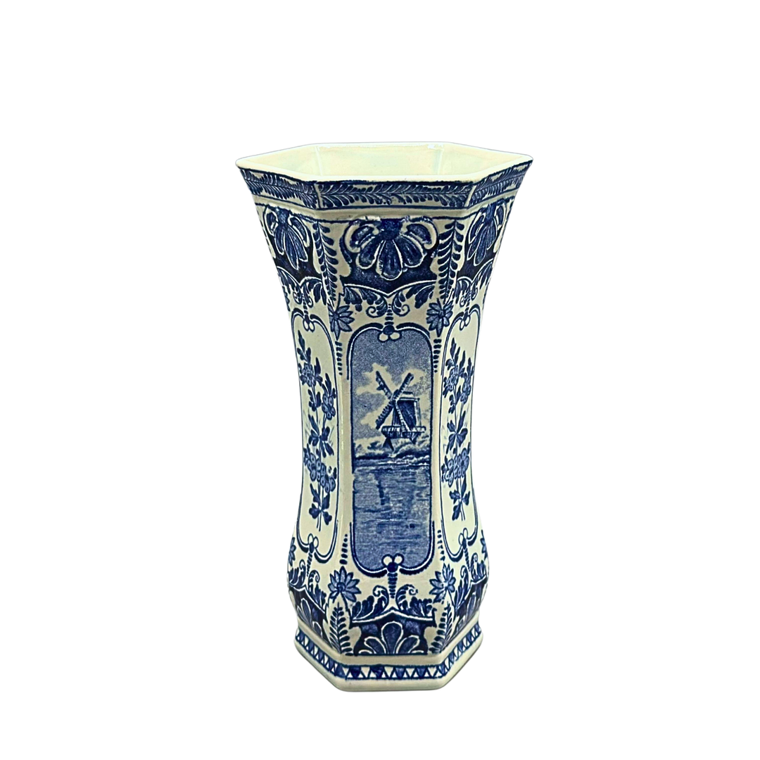 DELFT PORZELLANVASE IM KLASSISCHEN BLAU-WEISS DEKOR.