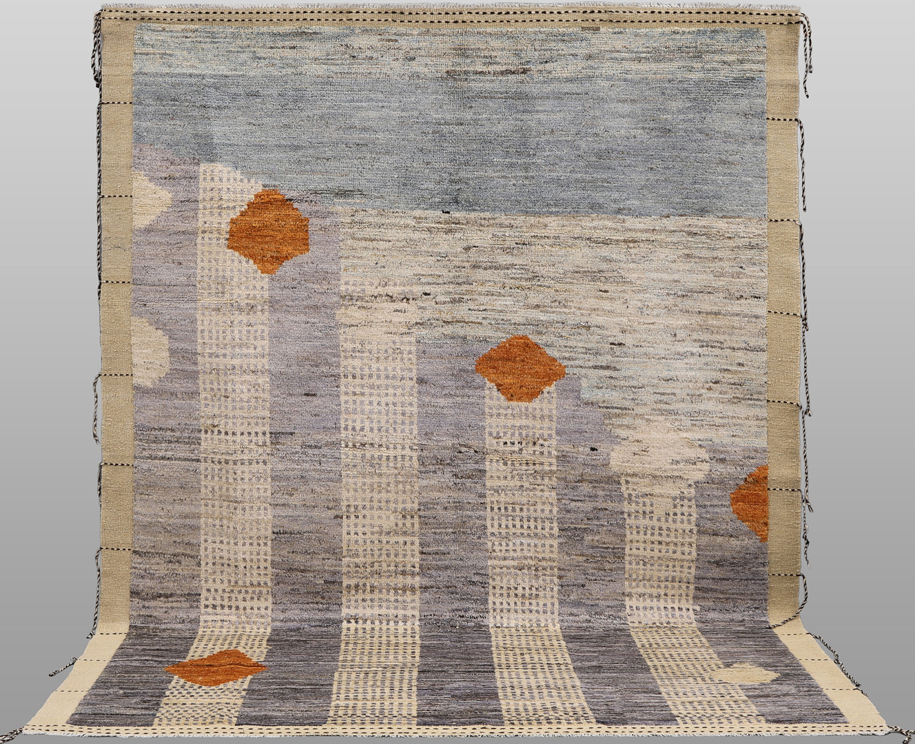 ORIENTMATTA, marockansk design, dekor av tofsar, ca 294 x 204 cm.
