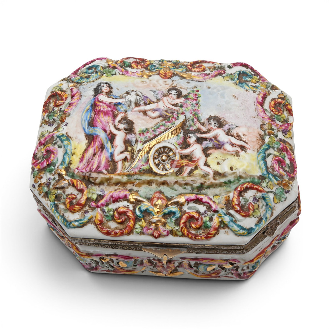 Capodimonte porcelain octagonal jewellery box, 19th Century.
