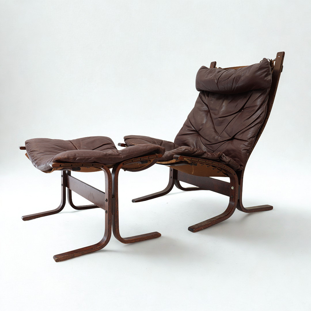 INGMAR RELLING. Fåtölj med fotpall ”Siesta”, Westnofa Furniture, Norge. 1900-talets andra hälft.