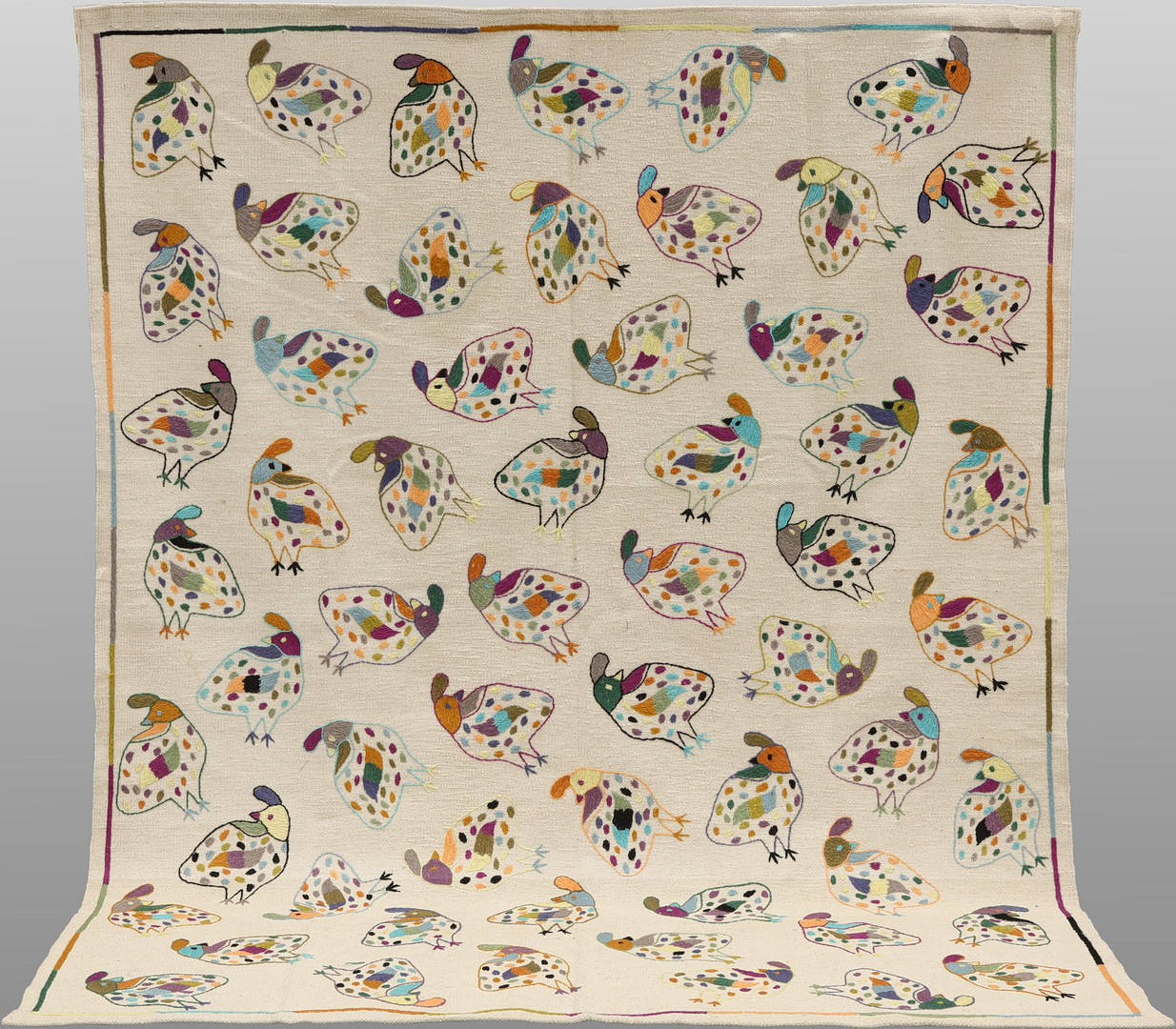 ORIENTMATTA, kelim, handvävd, handbroderat mönster av rapphönor, ca 237 x 175 cm.