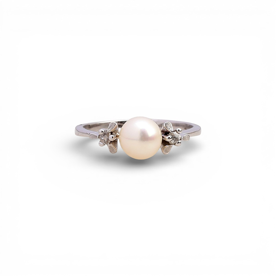 Pearl and diamond triplet ring.