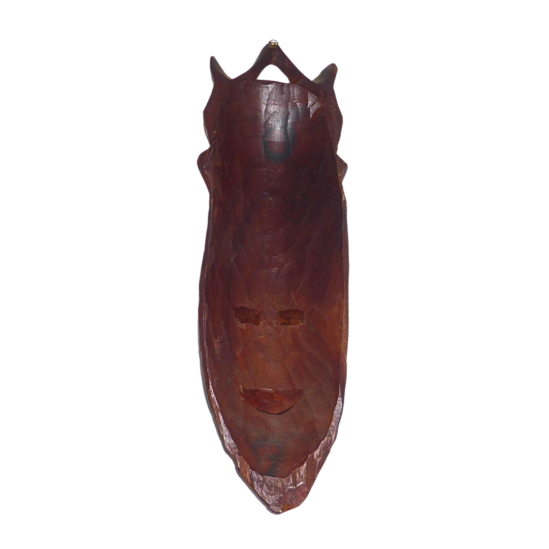 GESCHNITZTE WANDMASKE AUS HOLZ.
