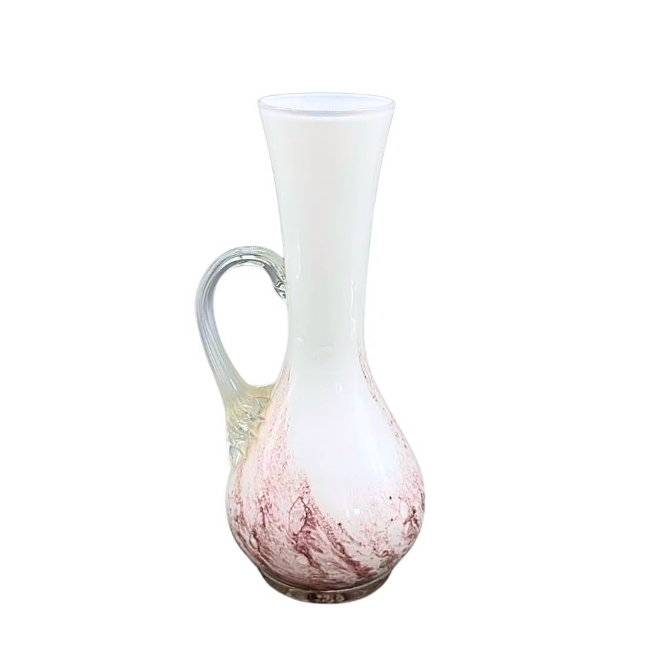 WEISS-ROSAFARBENE BLUMENVASE MIT HENKEL AUS GLAS.