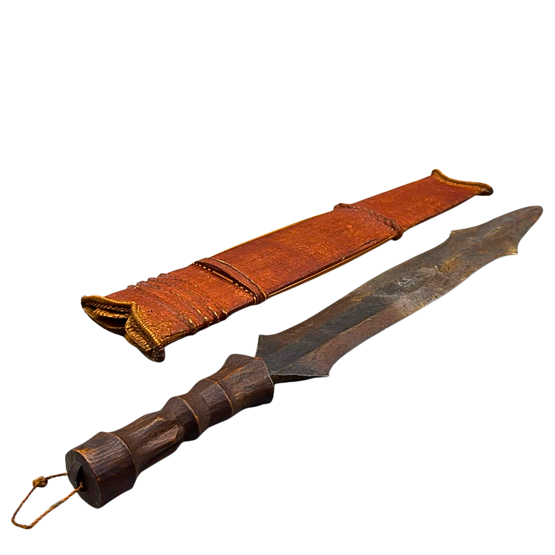 STAHLSCHWERT AUS DER DEMOKRATISCHEN REPUBLIK KONGO MIT ORIGINALER SCHEIDE.
