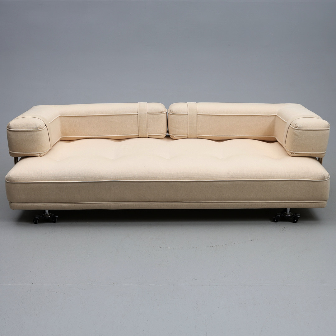 SOFFA. 3-sits, ull, 1900-talets andra hälft.