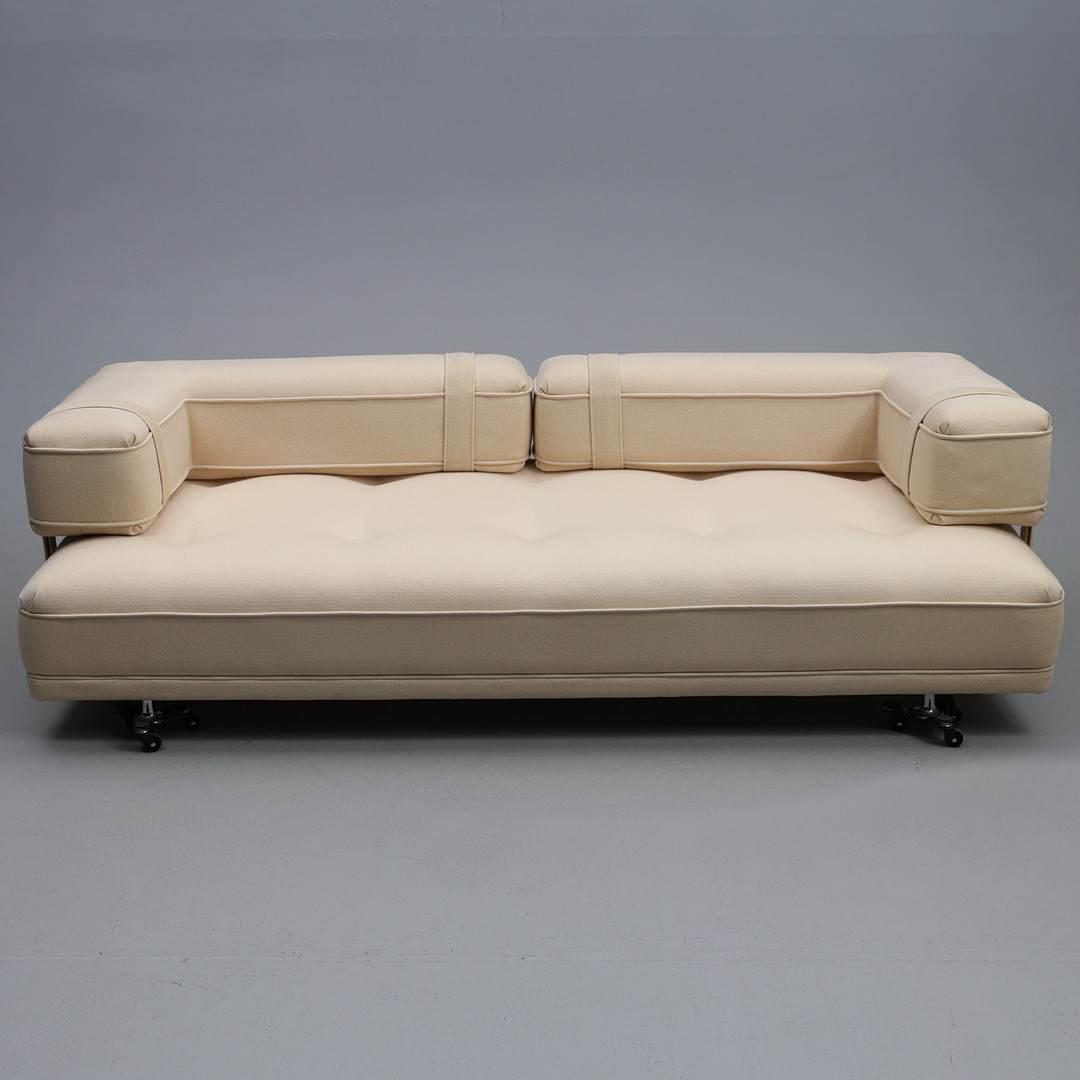 SOFFA. 3-sits, ull, 1900-talets andra hälft.