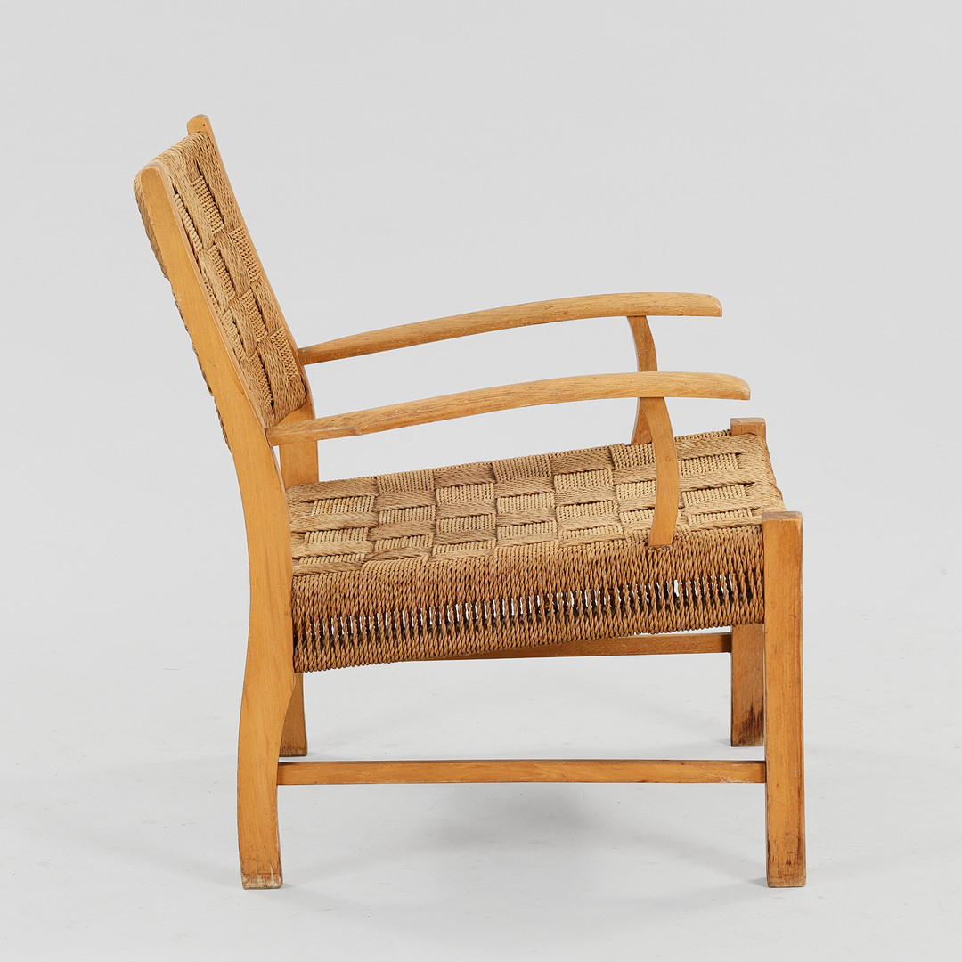 Lænestol med stel af bøg, sæde og ryg af flettet søgræs, antageligt Fritz Hansen, Danmark, ca. 1940'erne.