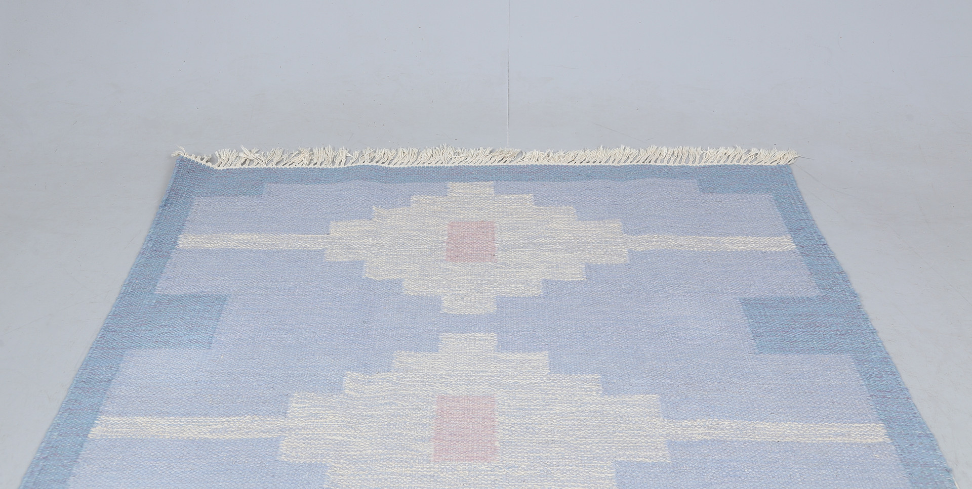 MATTA, röllakan, ca 233x164 cm.