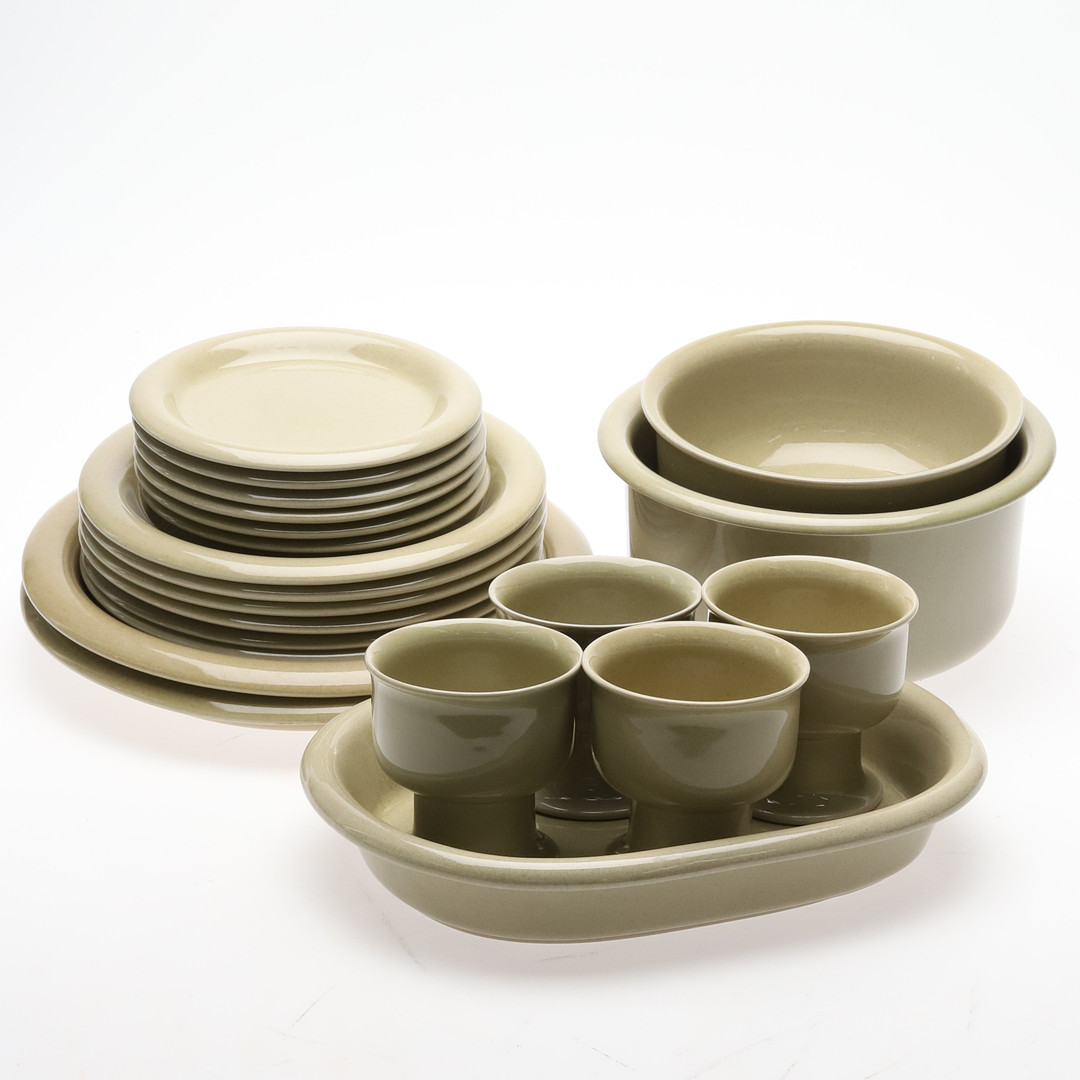 SIGNE PERSSON-MELIN, Stengods Servis, "Celadon" Boda Nova.