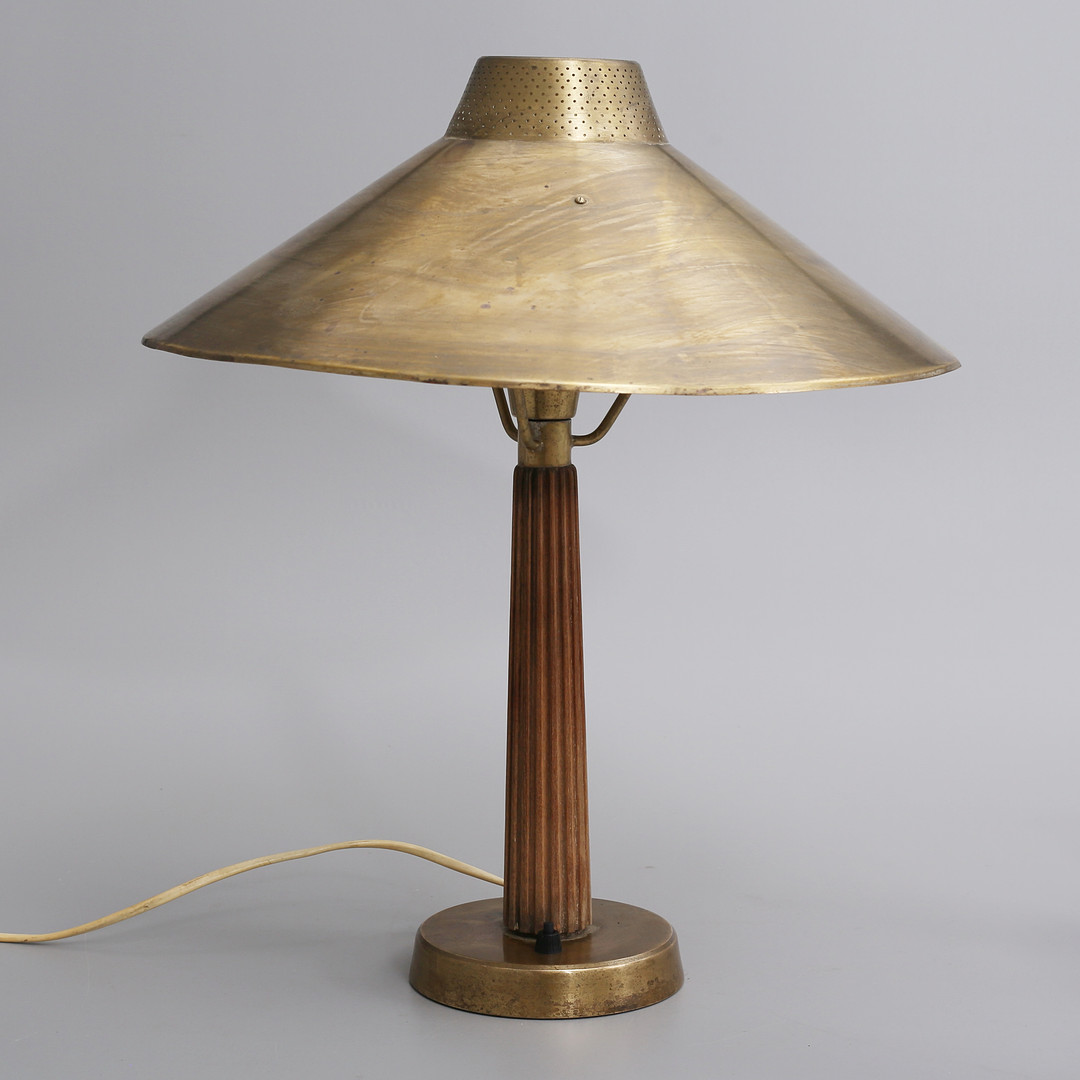 HANS BERGSTRÖM. Bordslampa, modell 716, för Ateljé Lyktan, mässing/teak, 1940/50-tal.