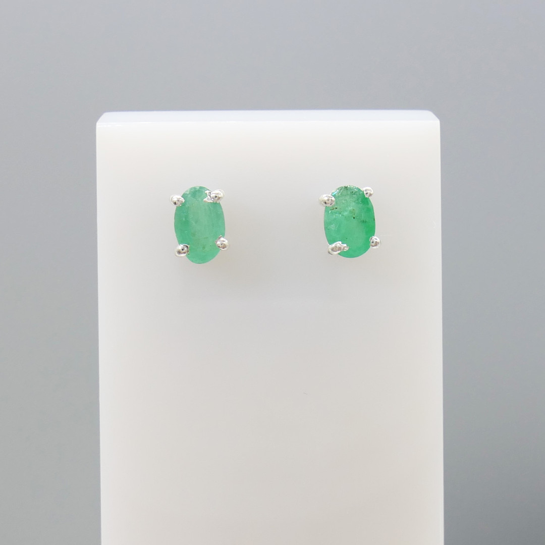 NATURAL EMERALD stud earrings.