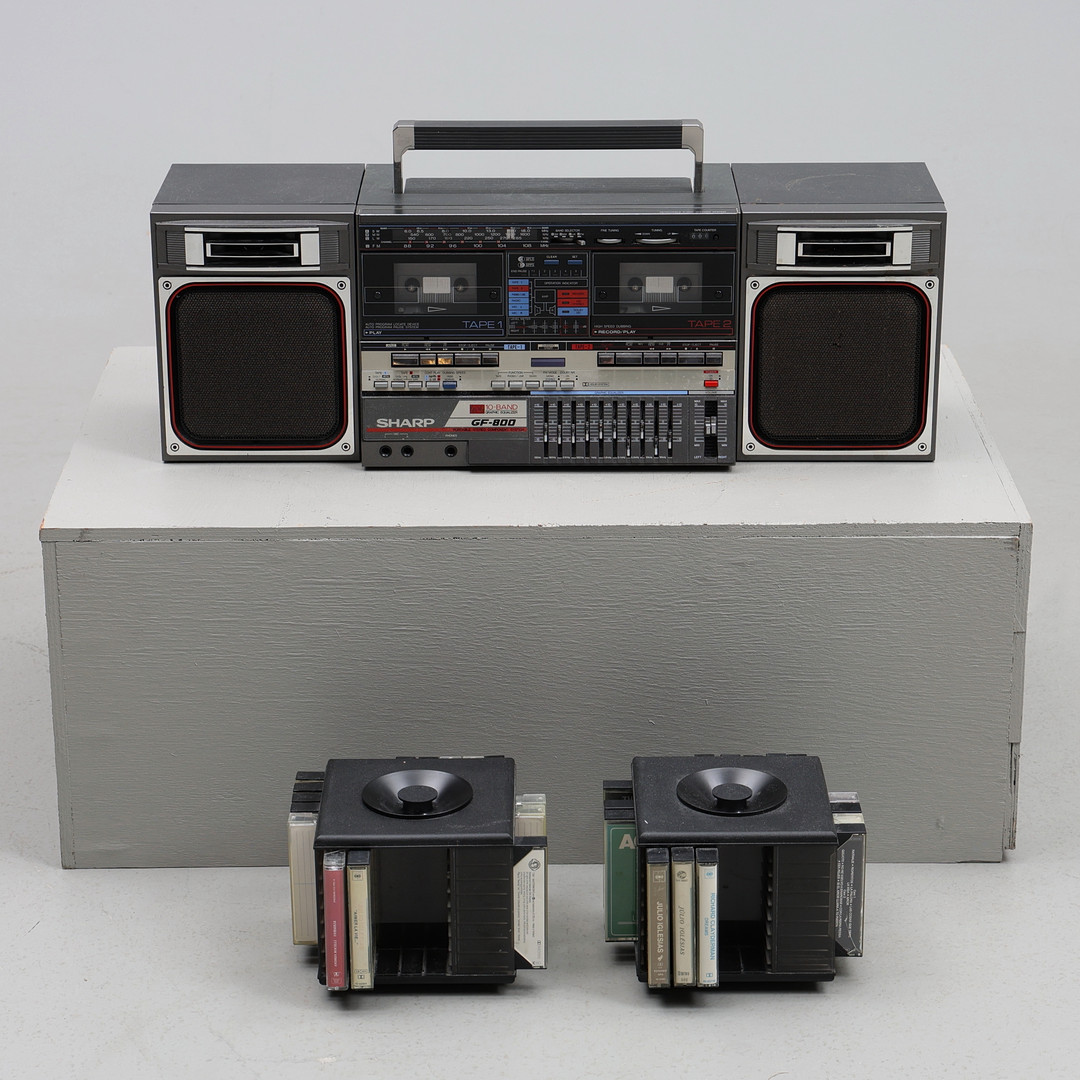 BÄRBAR STEREO RADIO KASSETTBANDSPELARE, "Sharp GF-800", 1900-talets sista kvartal.