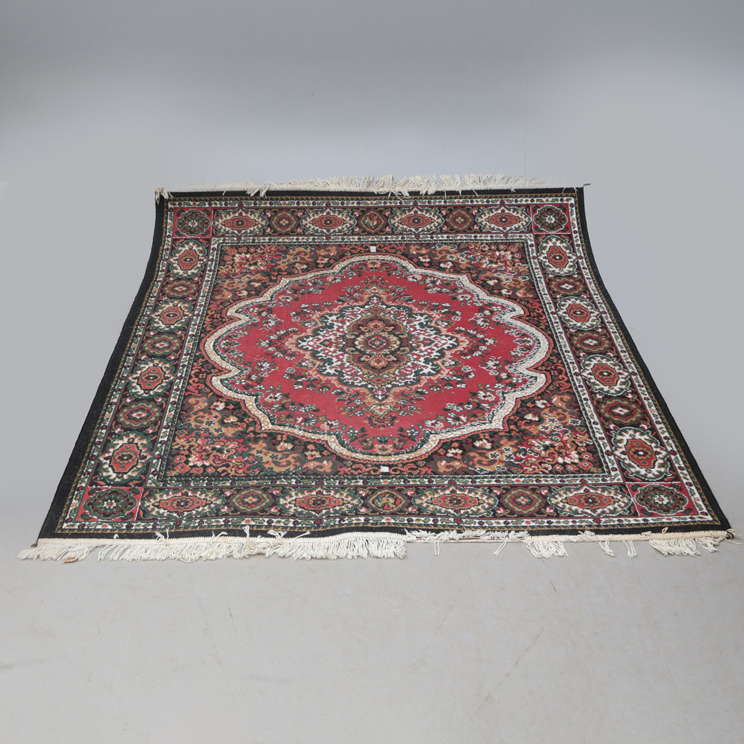 MATTA, Orientalisk, röd. 160x190.