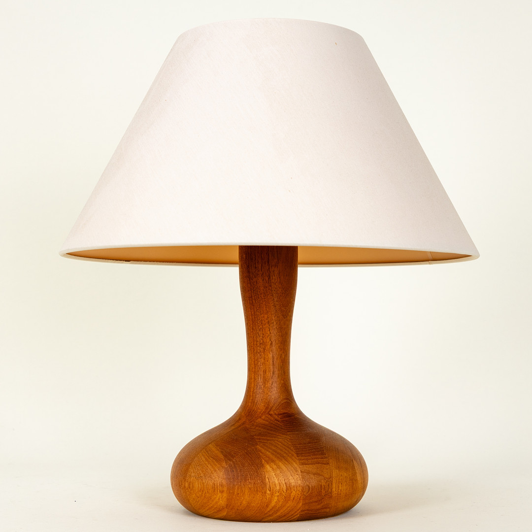 Domus, kleine Tischlampe in Teak, Dänemark.