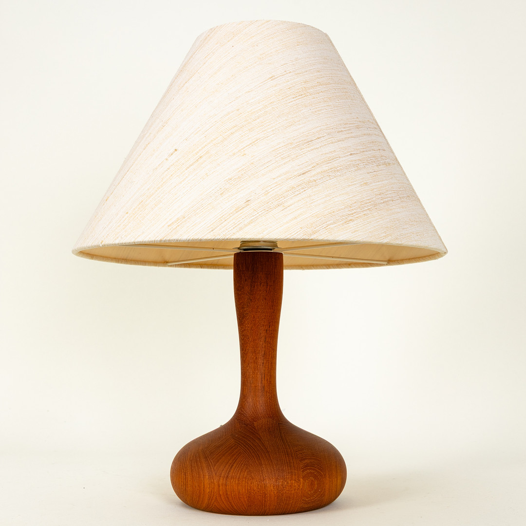 Domus, kleine Tischlampe aus Teak, Dänemark.
