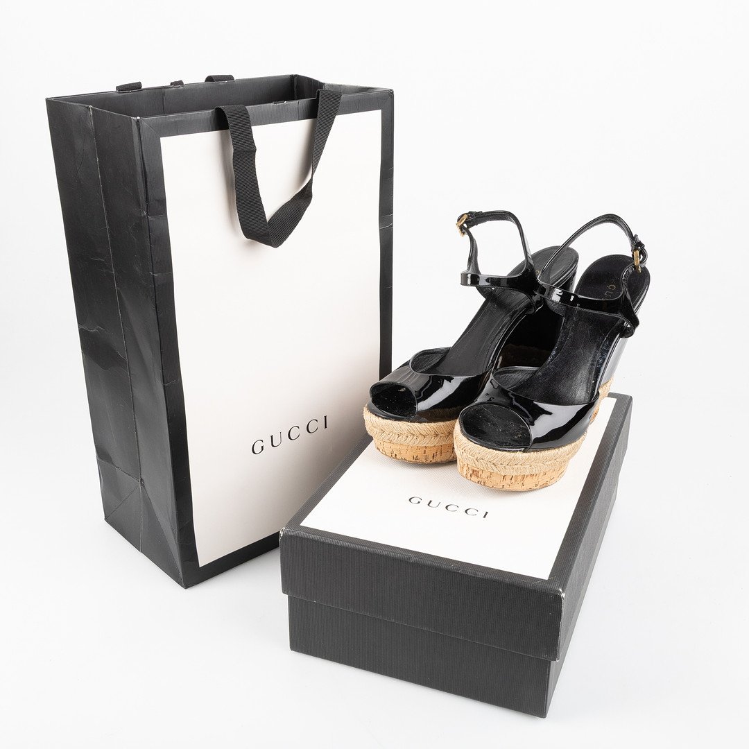 GUCCI, Skor, wedge, modell "Hollie", svart lack, storlek 37.