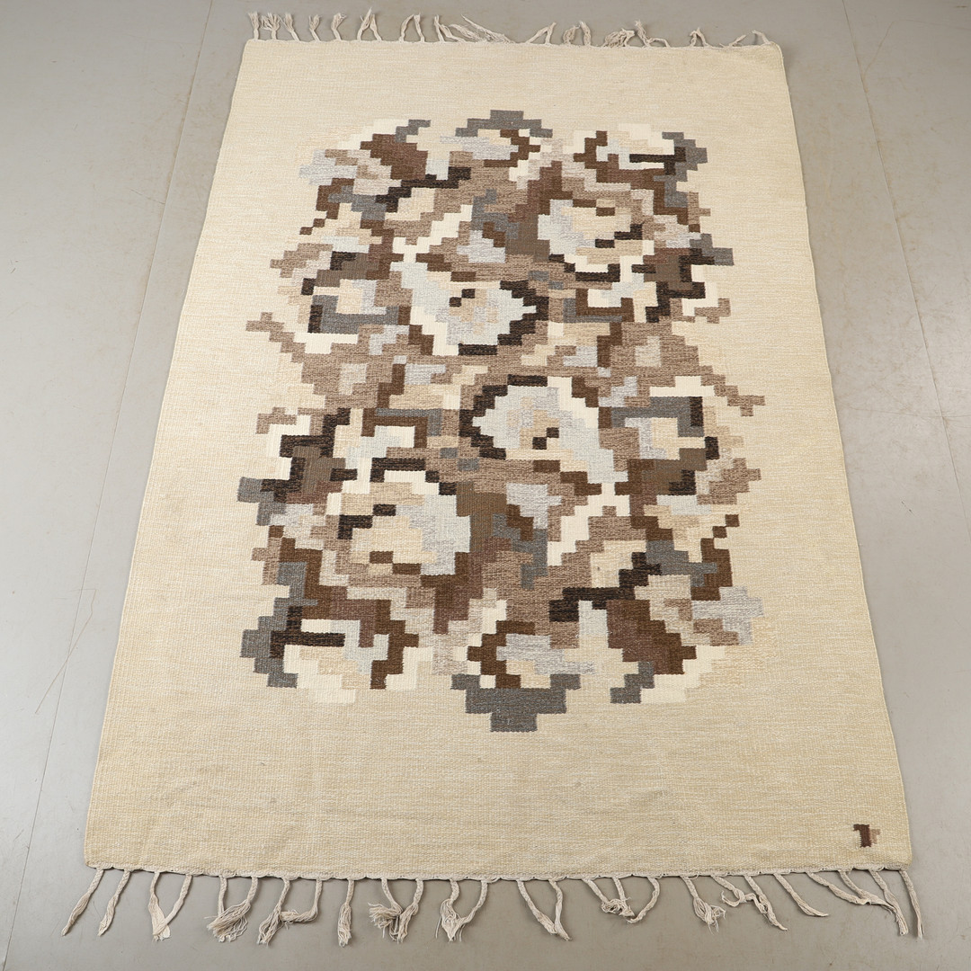 ERIK LUNDBERG. Matta, "Korall", rölakan, Vävaregården, Erigsboda, 238 x 164 cm.