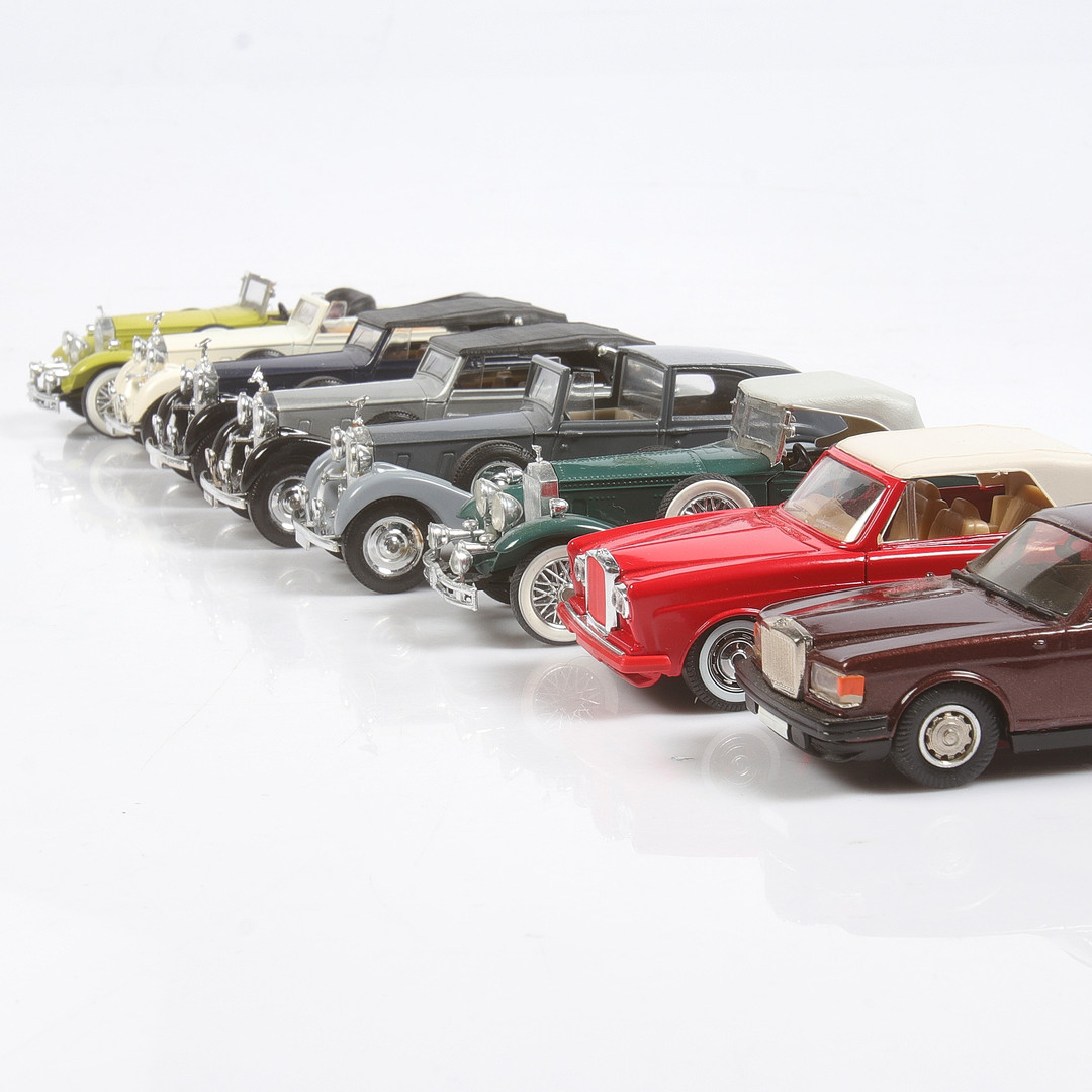 MODELLBILAR, 8 st, metall/resin, Bentley & Rolls Royce, olika tillverkare & modeller, skala 1:43.