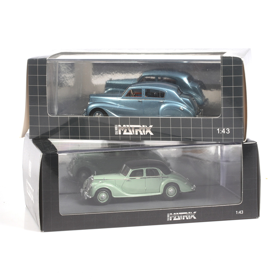 MODELLBILAR, 2 st, metall/resin. Bl.a. Riley RM 1 1/2 Liter, Matrix Models, skala 1:43.