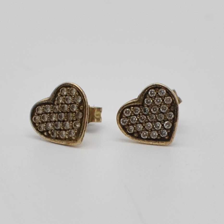 GULD & SØLV DESIGN, HERZFÖRMIGE DESIGNEROHRSTECKER, VERGOLDETER STERLINGSILBER, DUNKEL PATINIERT, ZIRKONIA BESATZ, DÄNEMARK, VINTAGE.