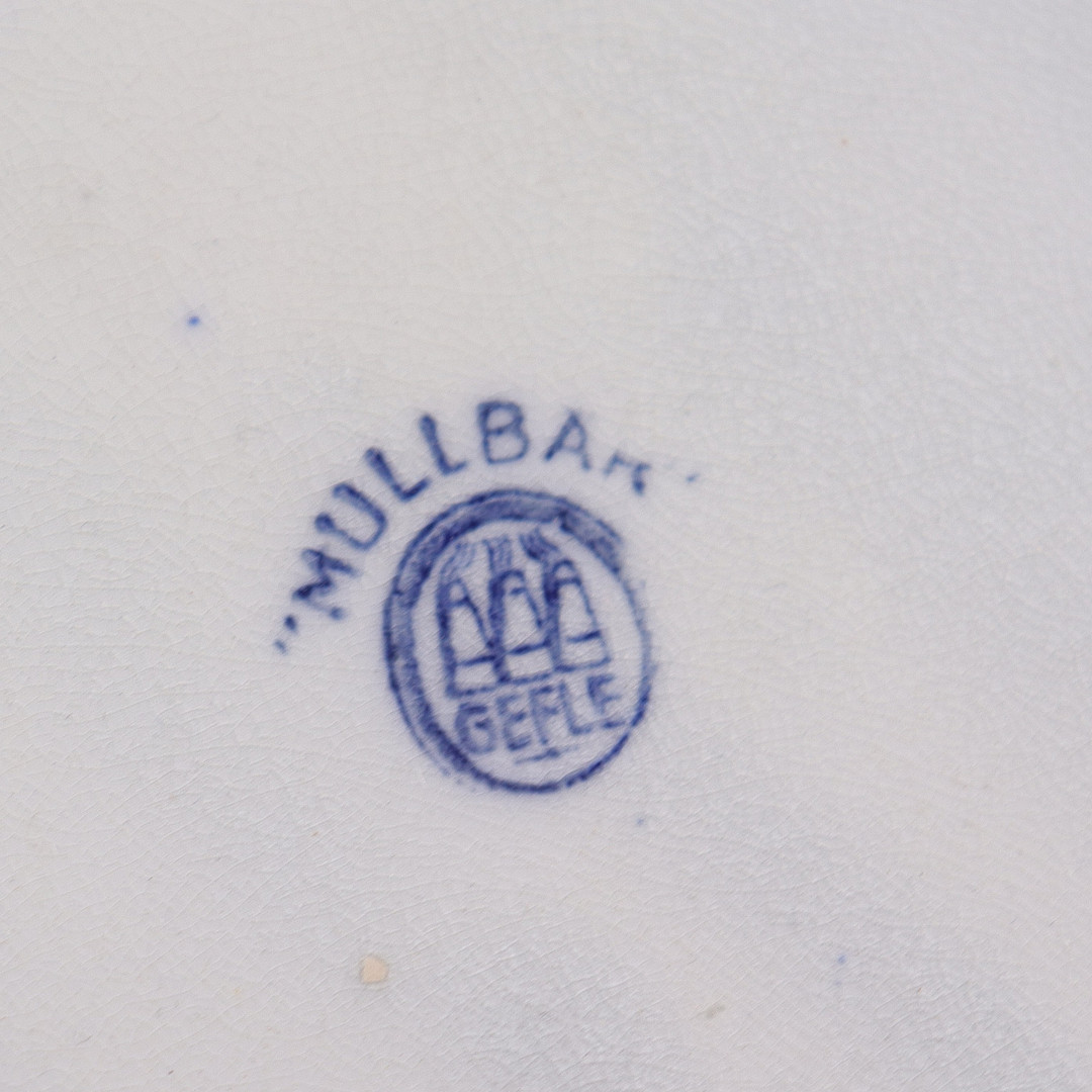 RUBEN WALLSTRÖM. "Mullbär", Gefle Porslinsfabrik, kanna och fat.