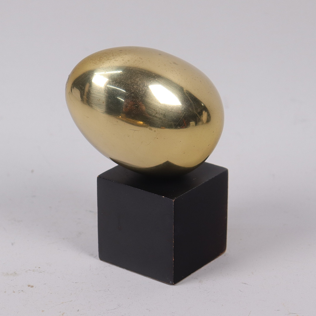SKULPTUR, ägg i mässing, Scandia Present.