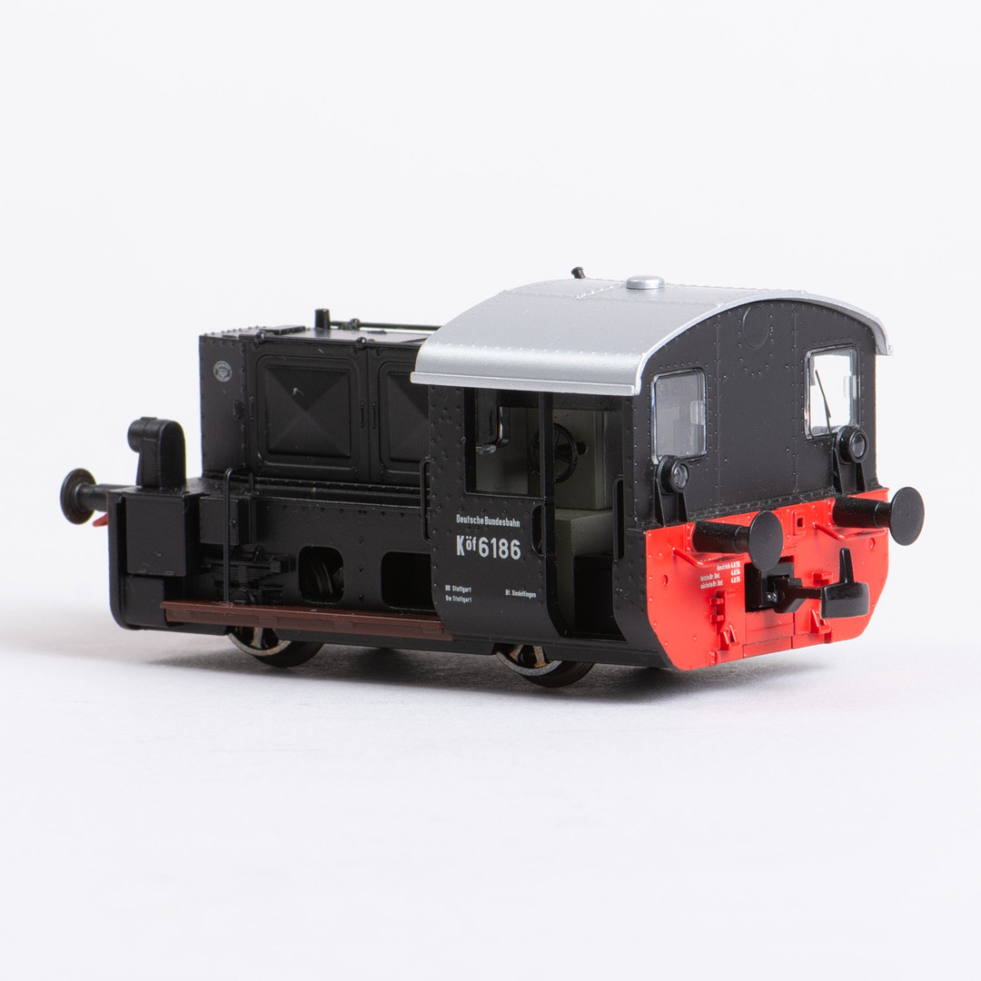 TRIX H0, Lille-diesel Lokomotiv 22111, original æske.