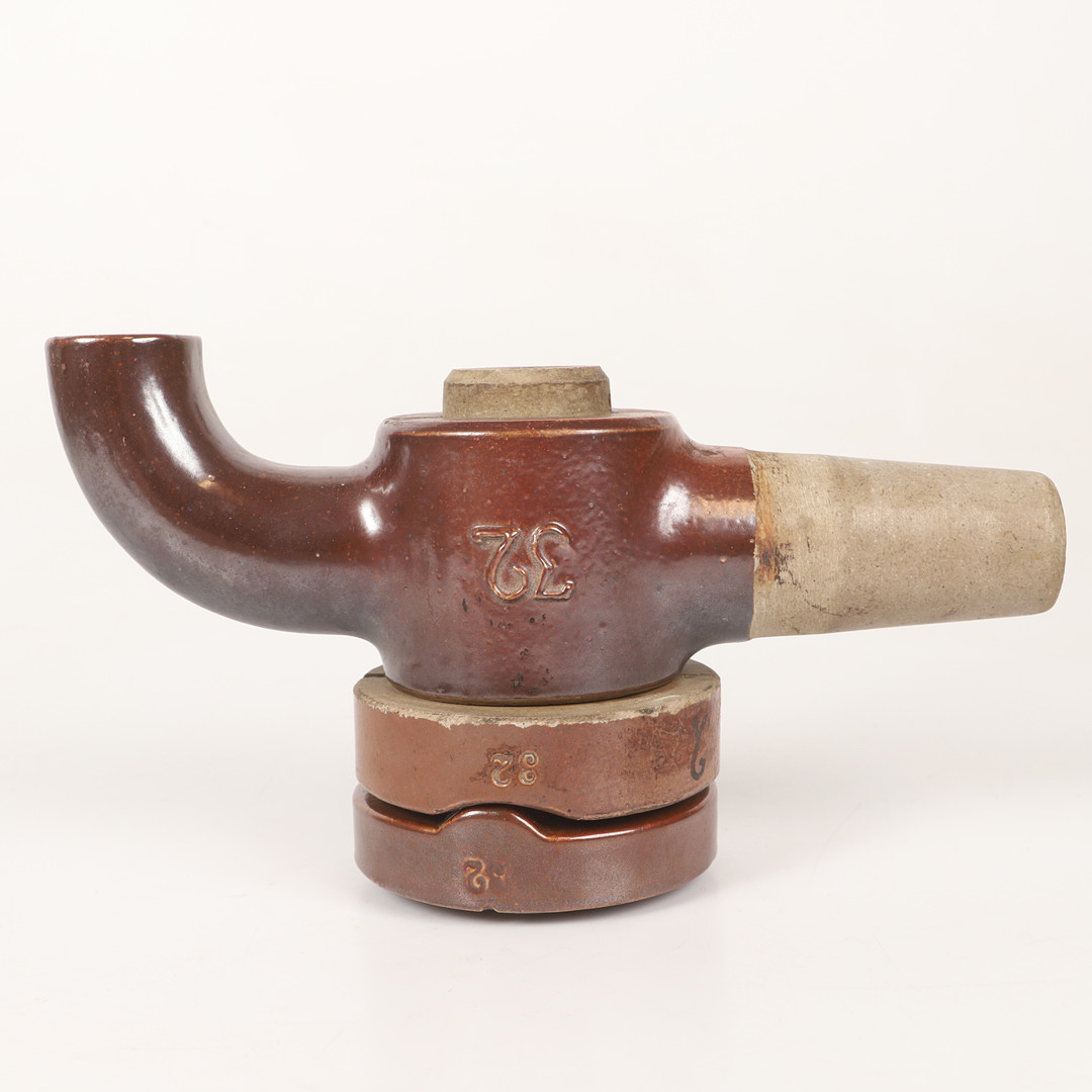 SNABELKRANAR, 2 stycken, saltglaserad keramik, Deutsche Ton- und Steinzeugwerke A.G. (Tyska Ler- och Stengodsverken),Charlottenburg/Berlin i Tyskland.