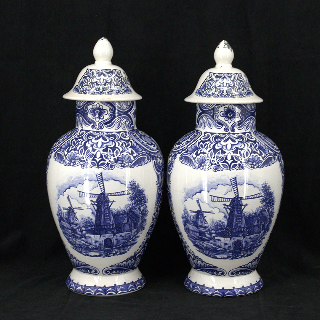 LOCKURNOR, ett par, T Delft Bleau, Holland.