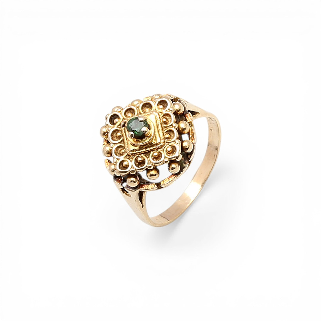 Gold and emerald ring.