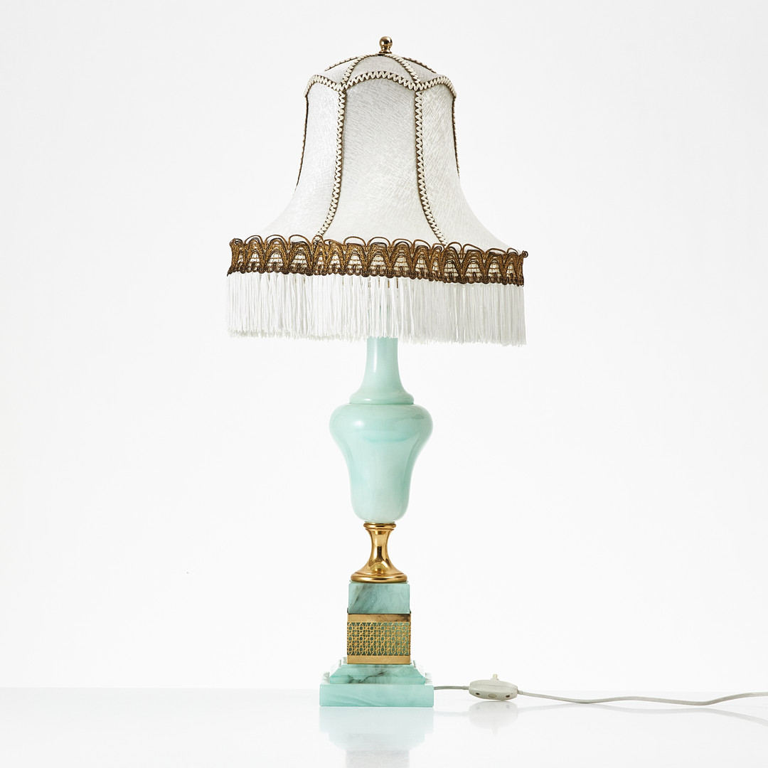 BORDSLAMPA, 1960/ 70-tal, fot i alabaster, dekor i förgylld metall.