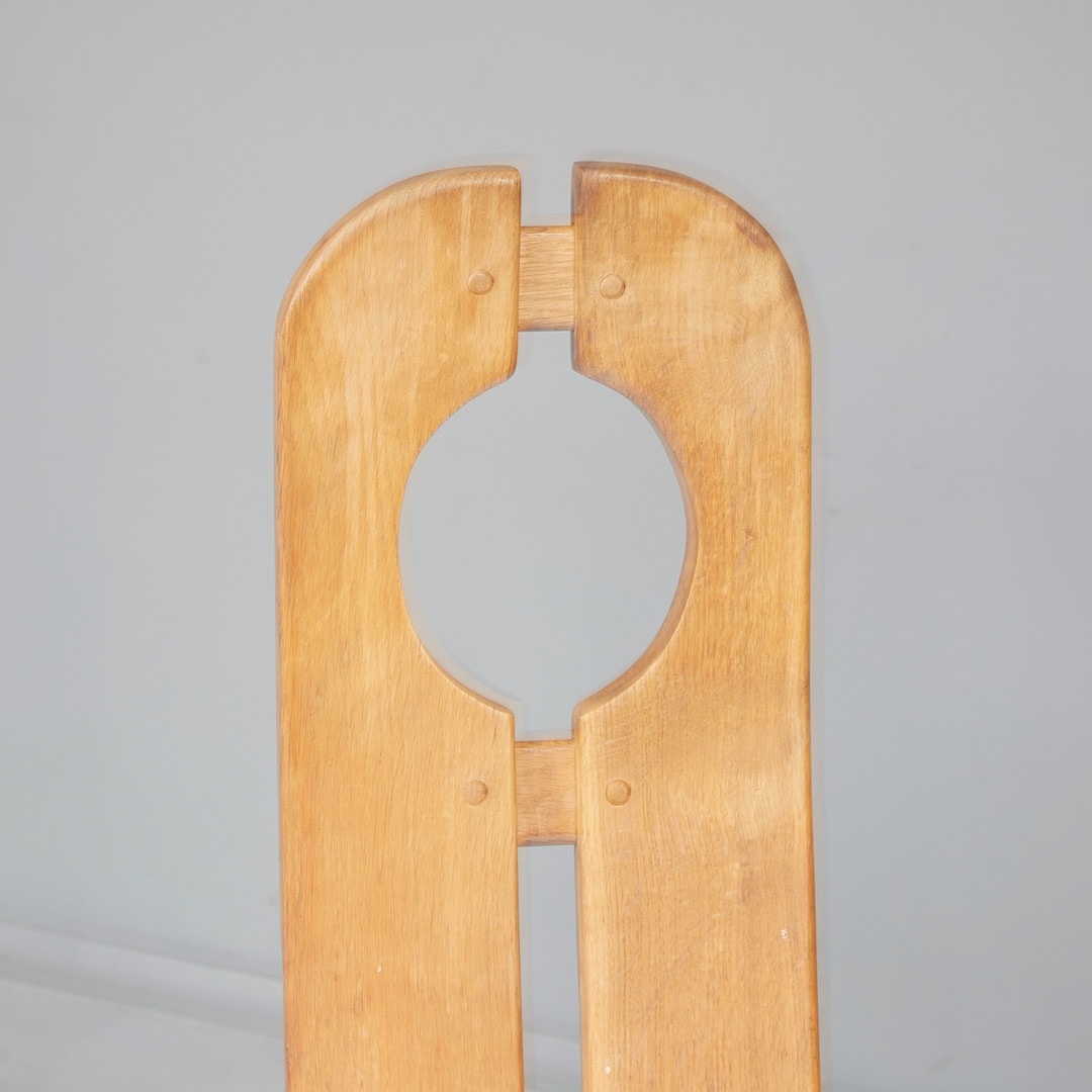 DE PUYDT. Set brutalistische Stühle / Esszimmerstühle, Eiche, 1960er Jahre, Belgien. (4).