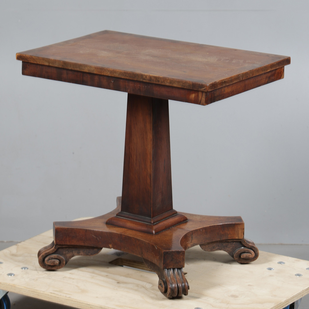 A WILLIAM IV MAHOGANY TABLE.