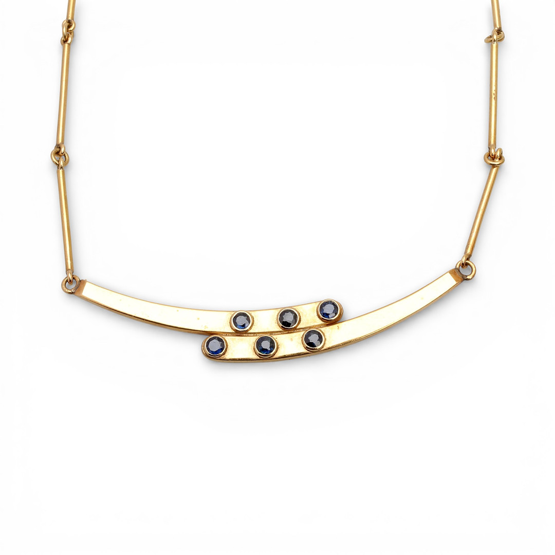 Gold and sapphires articulated choker.
