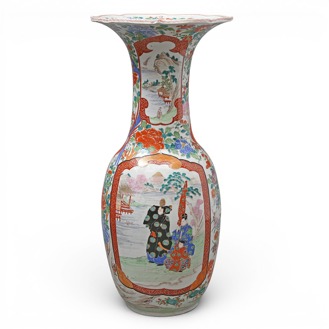 Japanese Meiji vase in Arita porcelain, 19th Century.