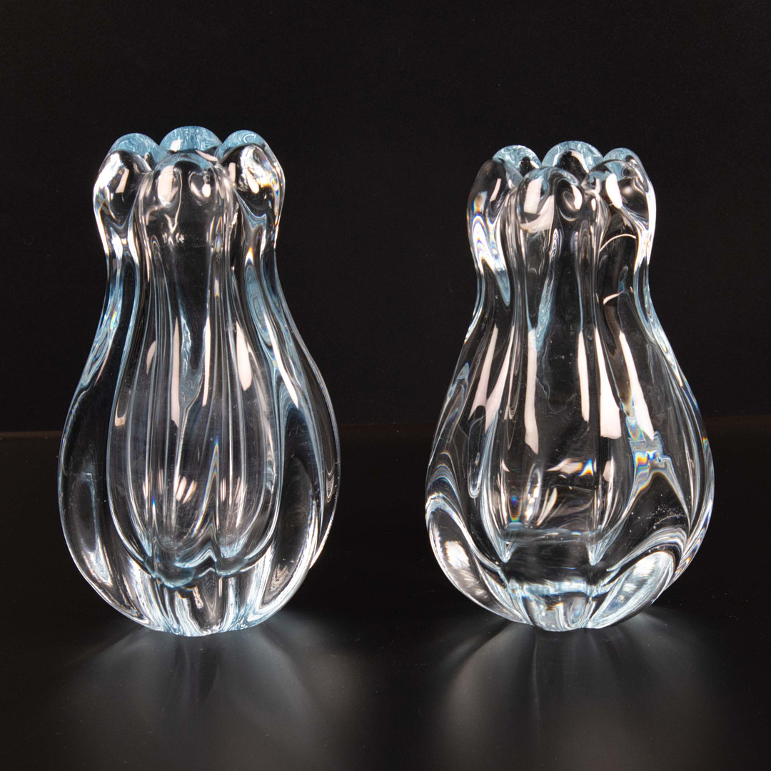 VICKE LINDSTRAND. Vaser, 2 st, glas, ''Stella Polaris'', signerade.