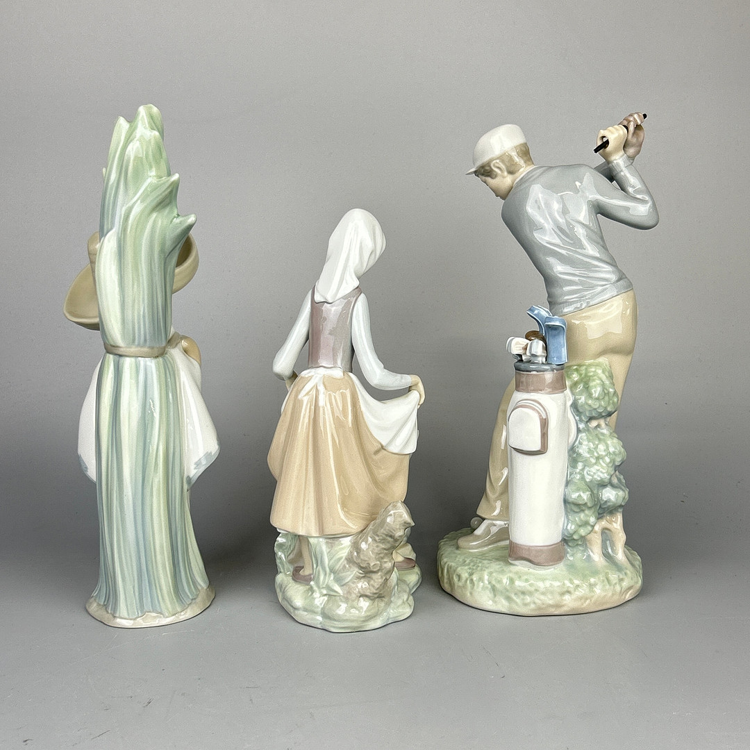 THREE LLADRO FIGURES.