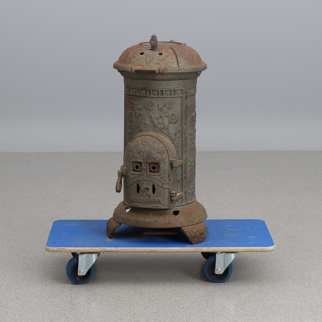 KAMIN, HUSQVARNA. "Mikado", gjutjärn med reliefdekor, 1900-talets första hälft.