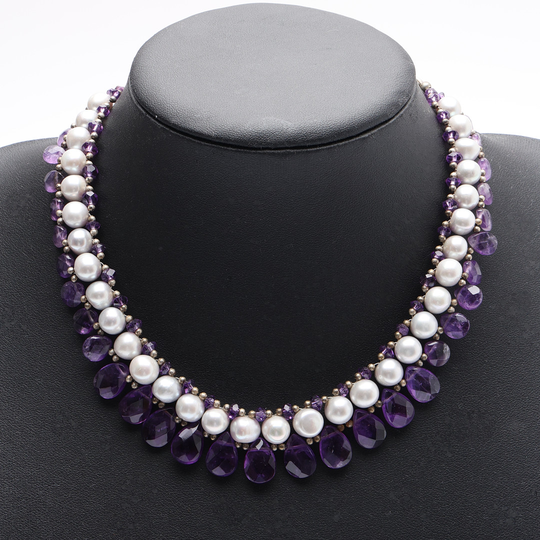 CULTURED PEARL AND AMETHYST NECKLACE.