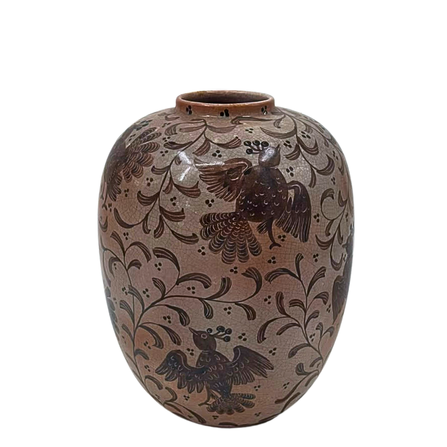 GUSTAV HEINKEL. BLUMENVASE DER STAATLICHEN MAJOLIKA-MANUFAKTUR KARLSRUHE MIT VOGELMOTIV, AUS DEN 1930ER JAHREN.