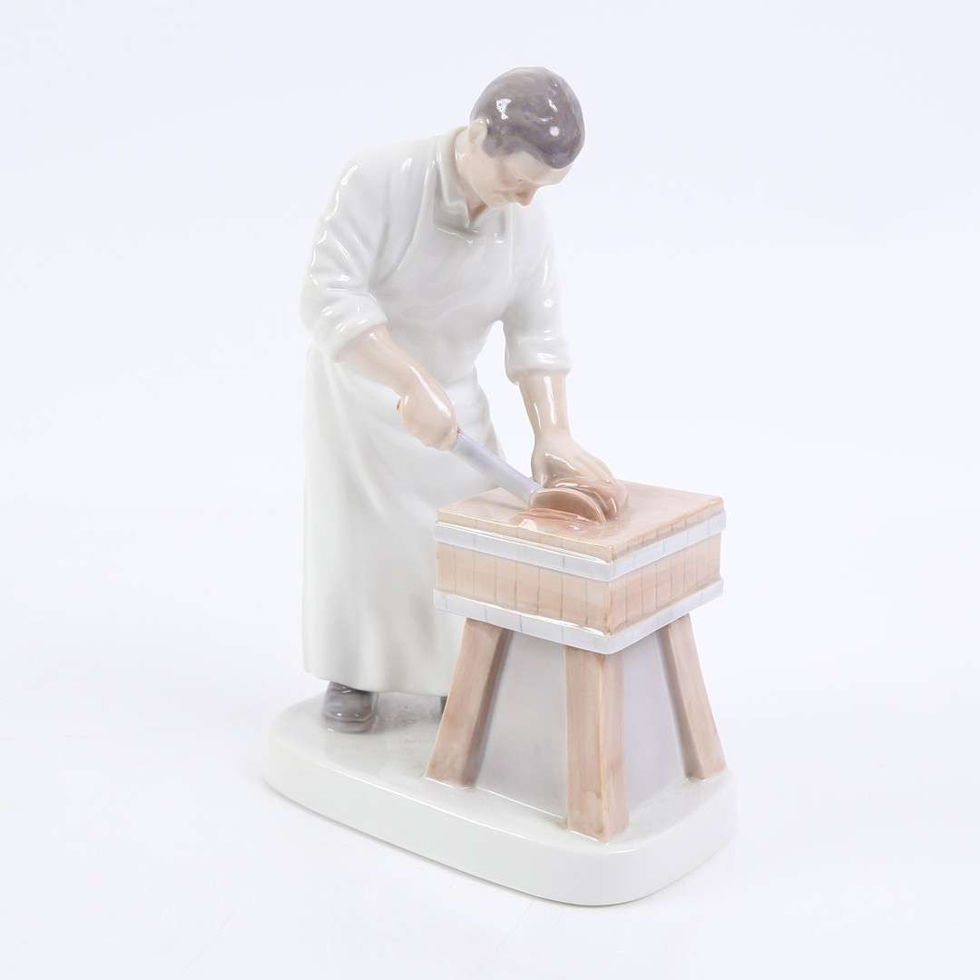 BING & GRØNDAHL. Figur af porcelæn, Slagter nr. 2433.