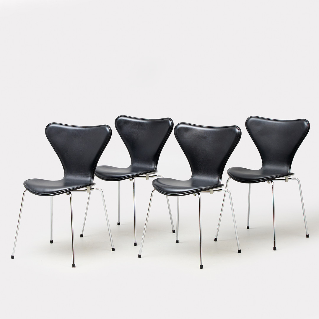 ARNE JACOBSEN. "Sjuan", stolar, fyra stycken, för Fritz Hansen.