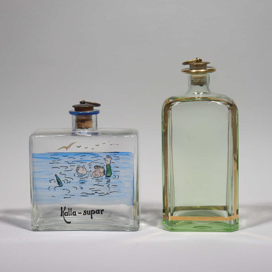TRELLEBORGS GLASBRUK, brännvinsflaskor, 1900-talets första hälft, 2 st.