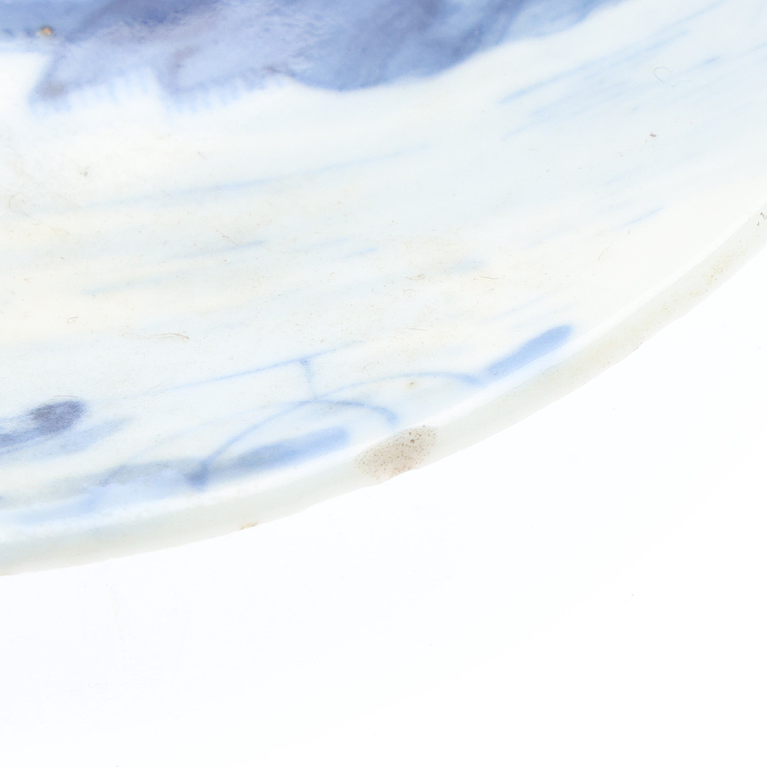 LATE 19TH CENTURY CHINESE PORCELAIN BLUE AND WHITE SAUCER.