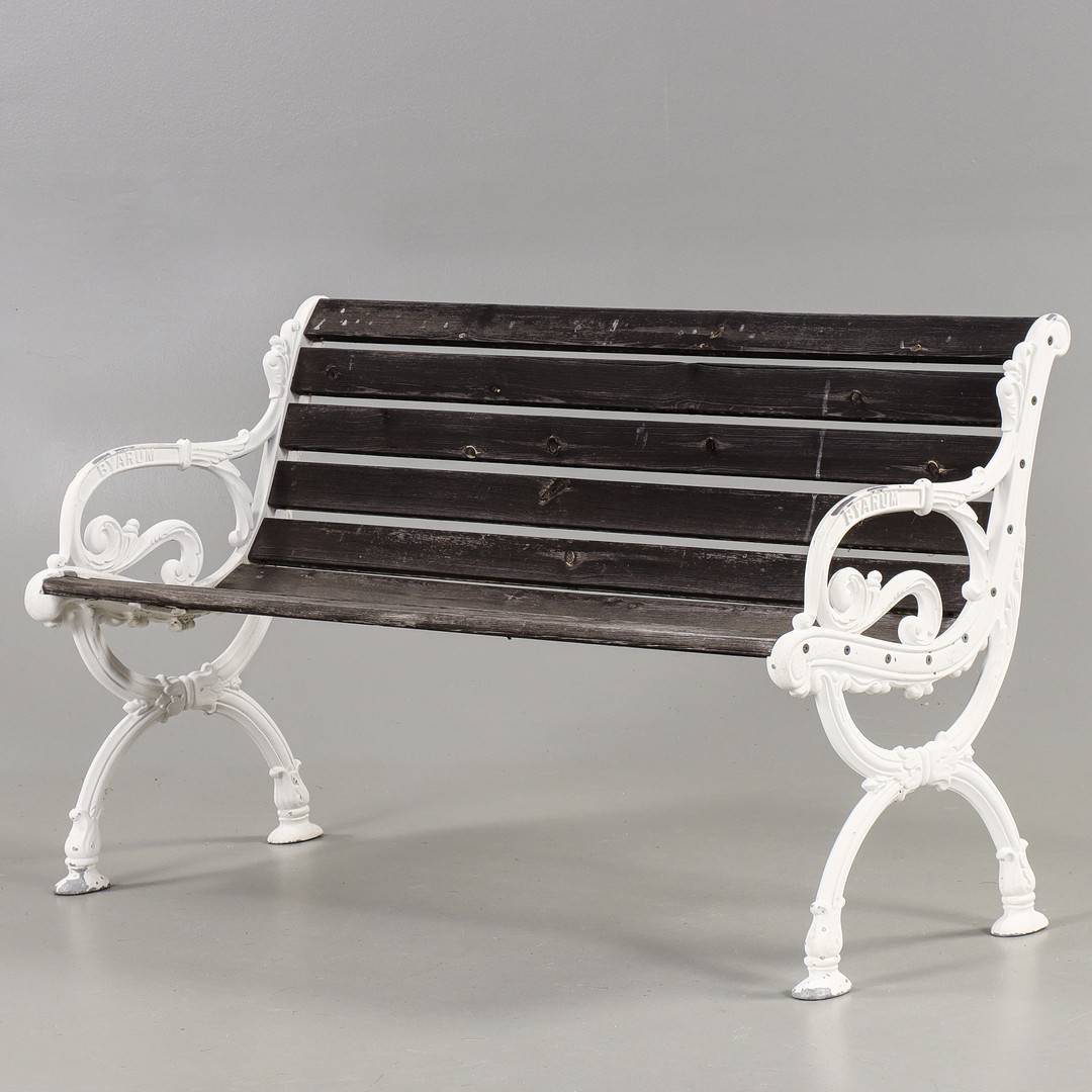 TRÄDGÅRDSSOFFA "Stationssoffan" Gavlar i aluminium, Byarums Bruk, 1900-talets andra hälft.