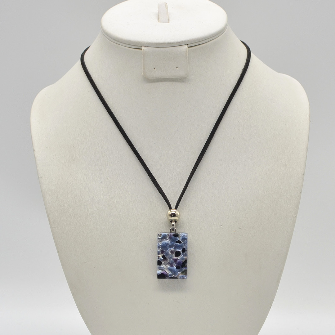 VETRO DI MURANO, COLLIER MIT MURANO GLAS ANHÄNGER, HANDGEMACHT, RECHTECKIG, GLÄNZEND, ITALIEN, SPÄTES 20. JAHRHUNDERT.