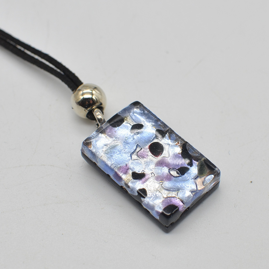 VETRO DI MURANO, COLLIER MIT MURANO GLAS ANHÄNGER, HANDGEMACHT, RECHTECKIG, GLÄNZEND, ITALIEN, SPÄTES 20. JAHRHUNDERT.